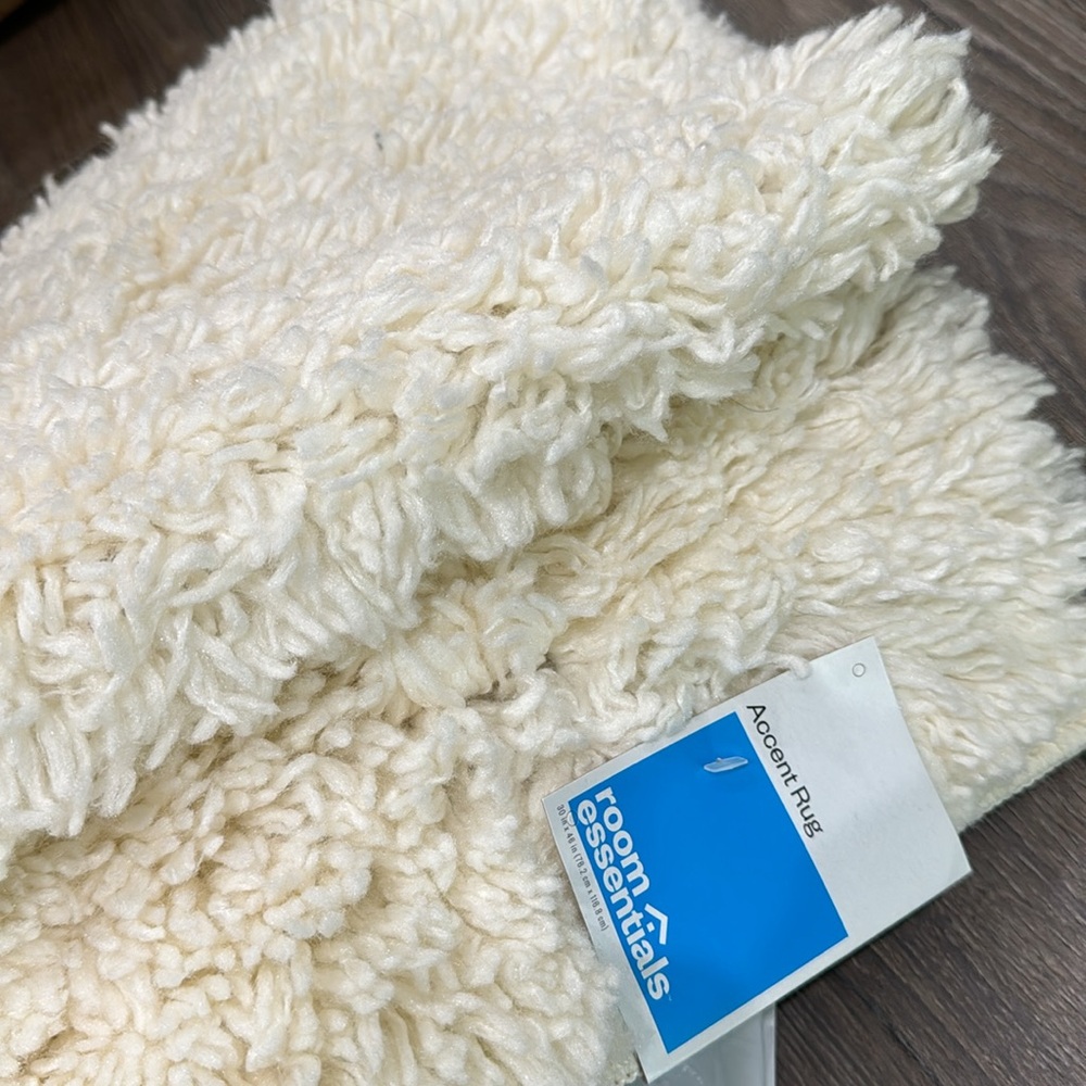 Room Essentials Accent Rug - Picture 3 of 3